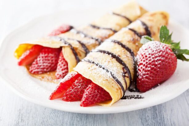 Pfannkuchen mit Erdbeeren