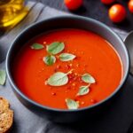 Tomatensuppe in Schale